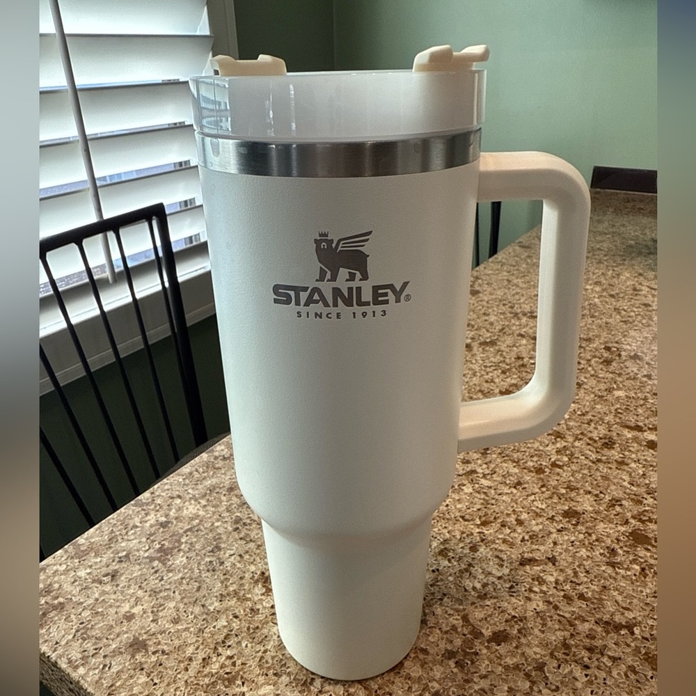 Stanley Quencher FlowState Tumbler - 40oz (Cream)